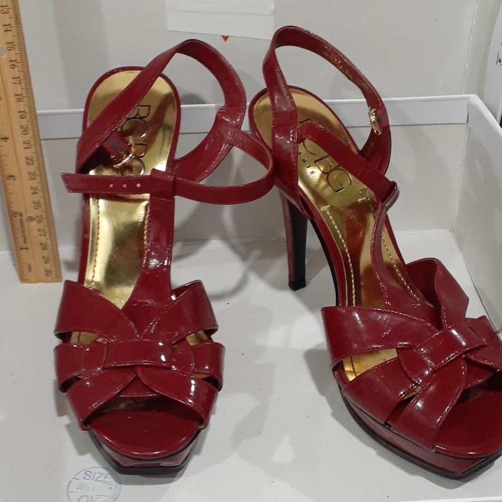 BCBG Paris 4 inch heel .size 8B .